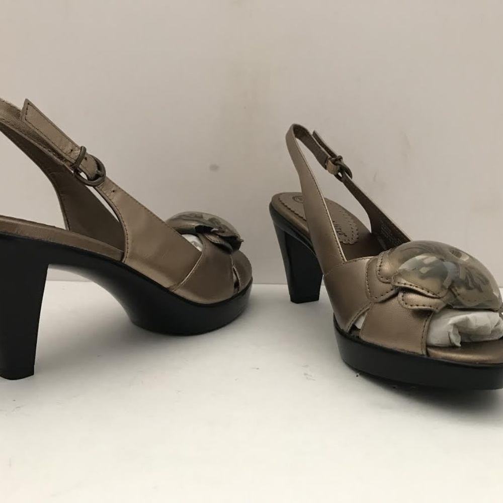 Bella Vita Women's Dahlia Slingback Sandal